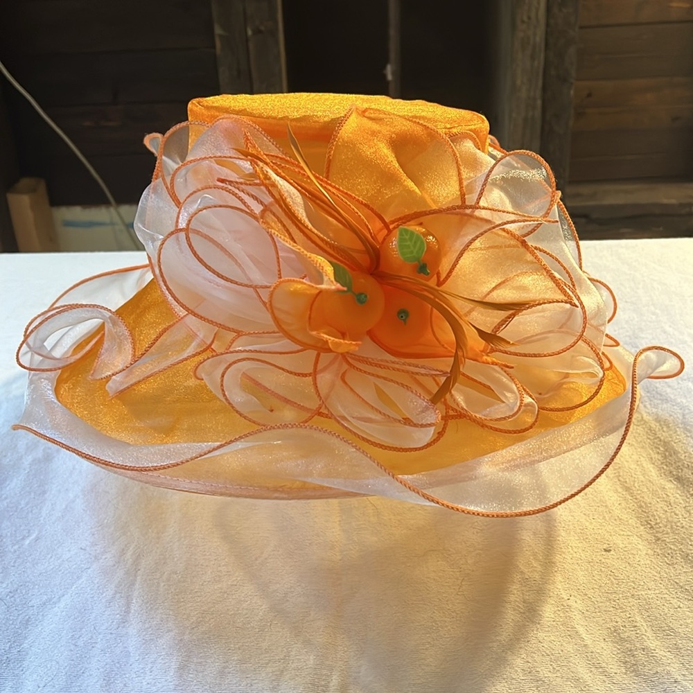 YiDingCo Durby hat. One size. Orange and white with feathers + little oranges 🍊